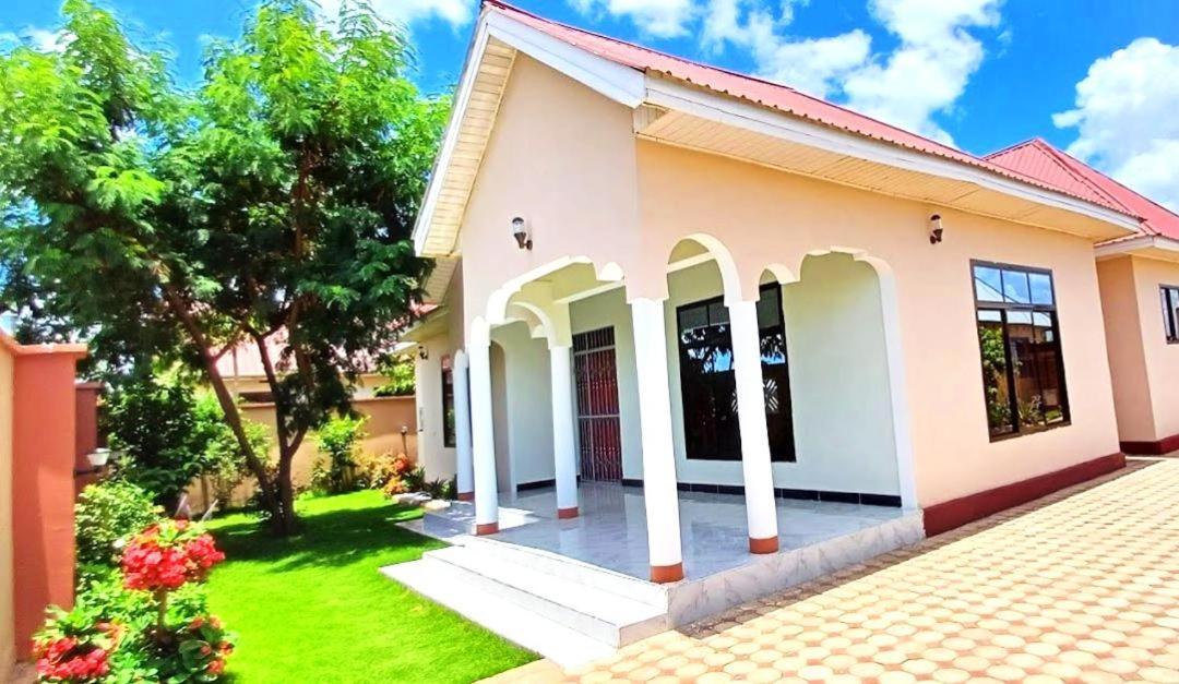 Safi House Bed & Breakfast Boma la Ngombe Bagian luar foto