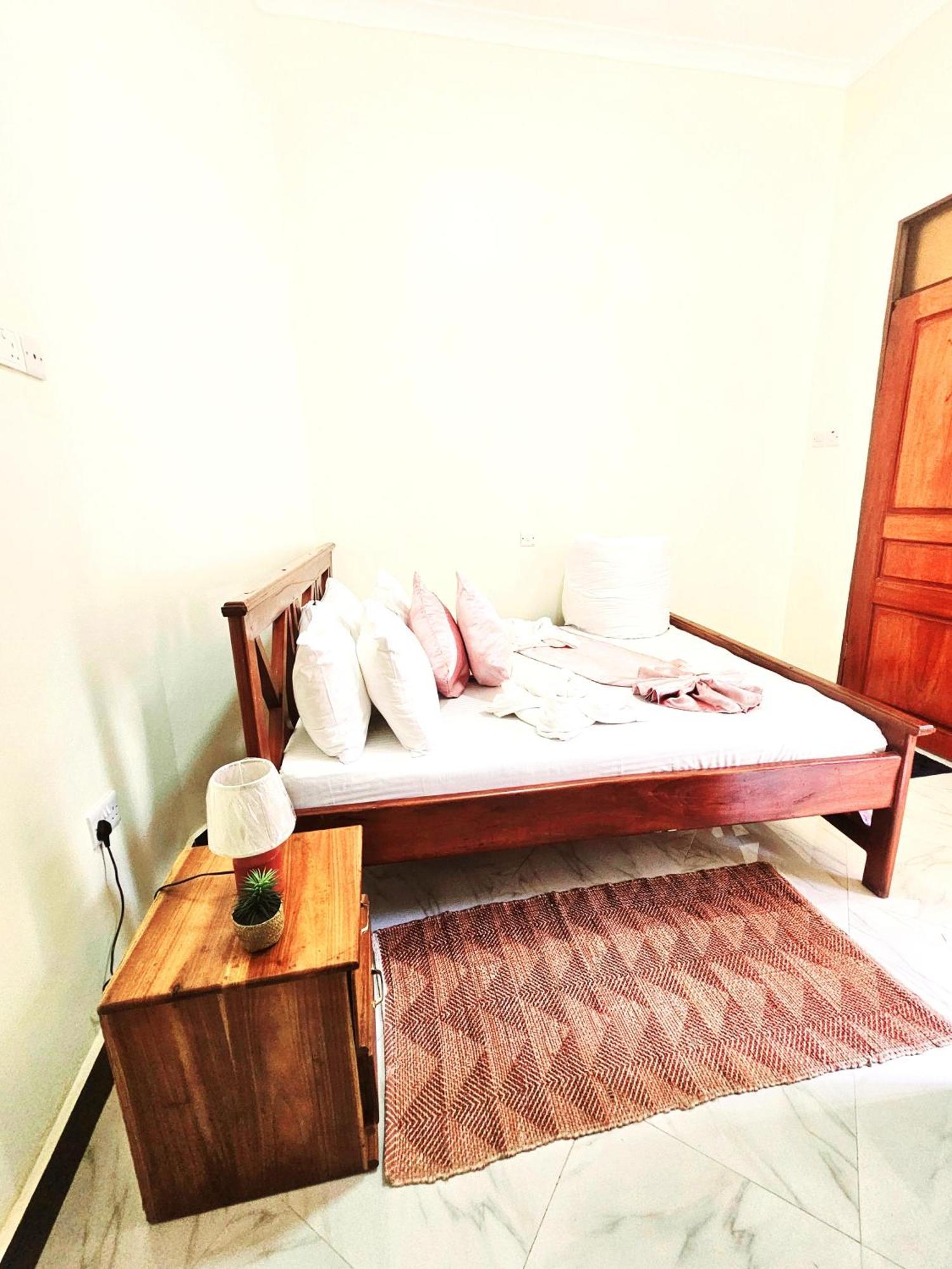 Safi House Bed & Breakfast Boma la Ngombe Bagian luar foto