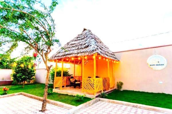 Safi House Bed & Breakfast Boma la Ngombe Bagian luar foto